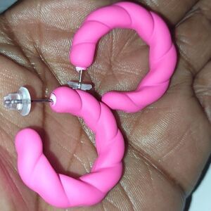 Super cute twist c fashion earrings